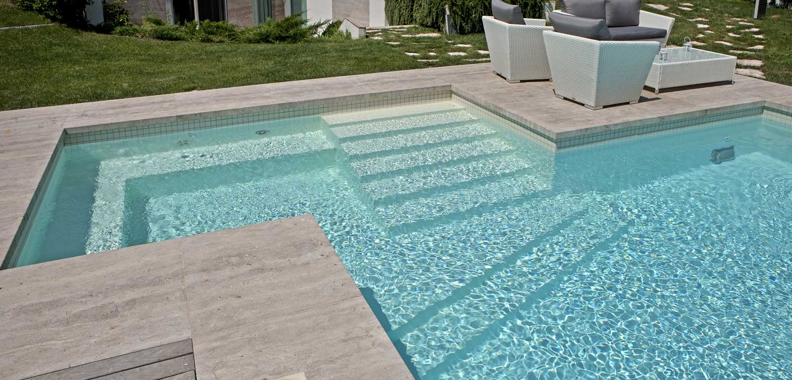 scala-ingresso-piscina-interna