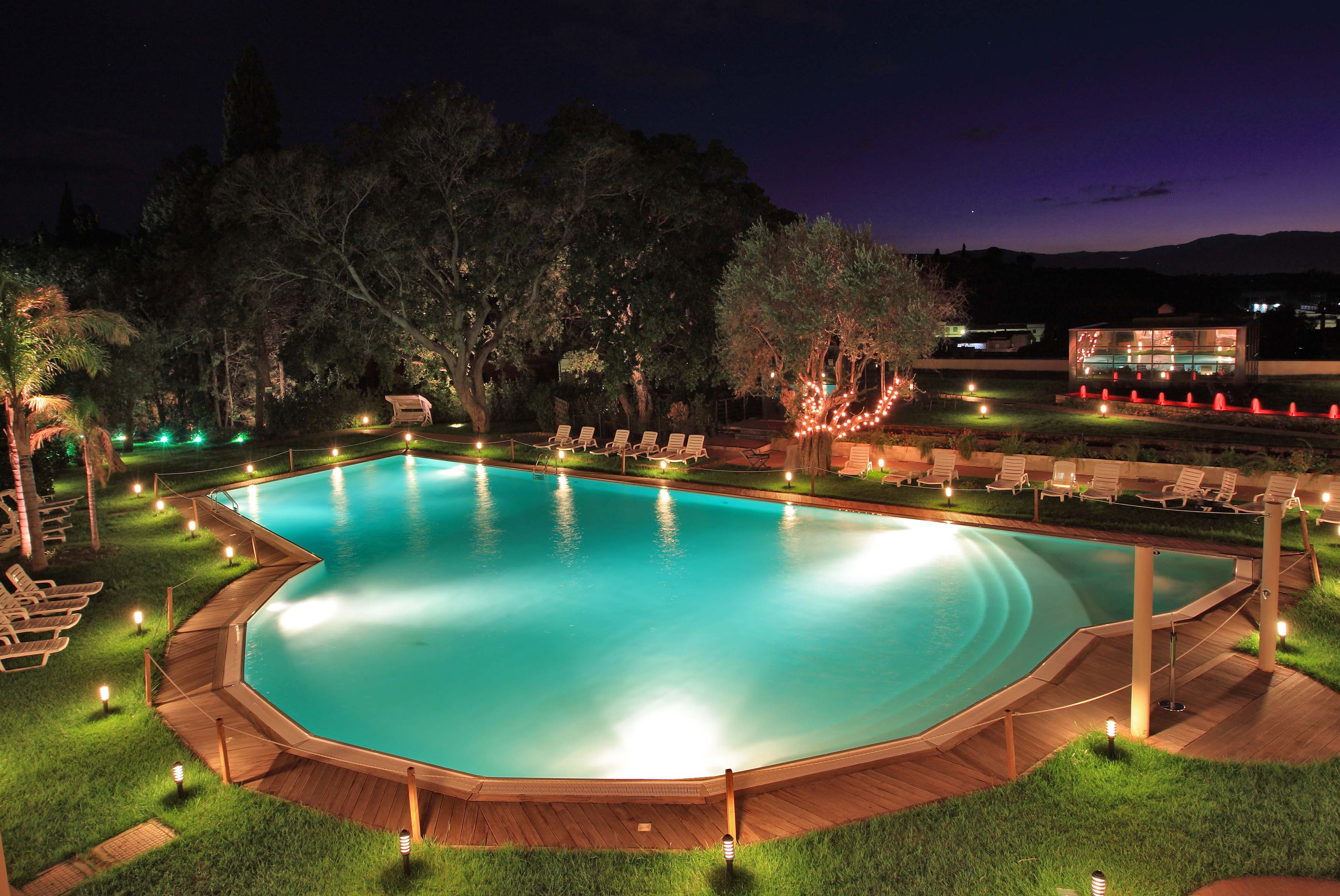 Piscina-in-notturna
